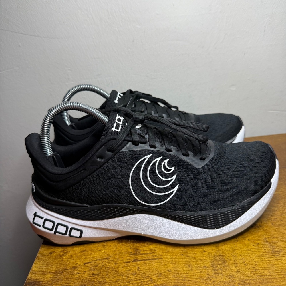 Topo Athletic Aura Running Shoes Women Size 7.5 Black White W-Aura
